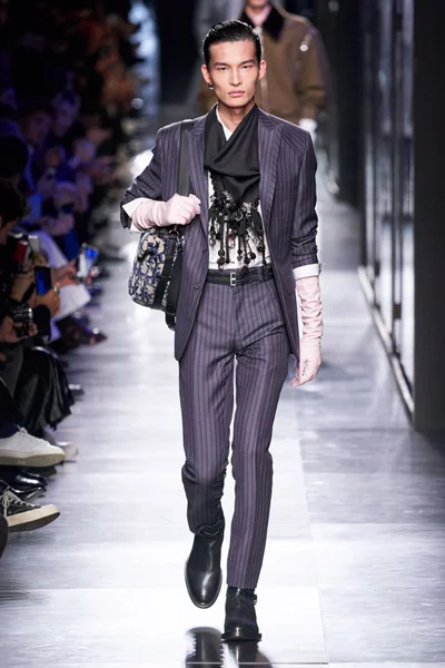 Look 28